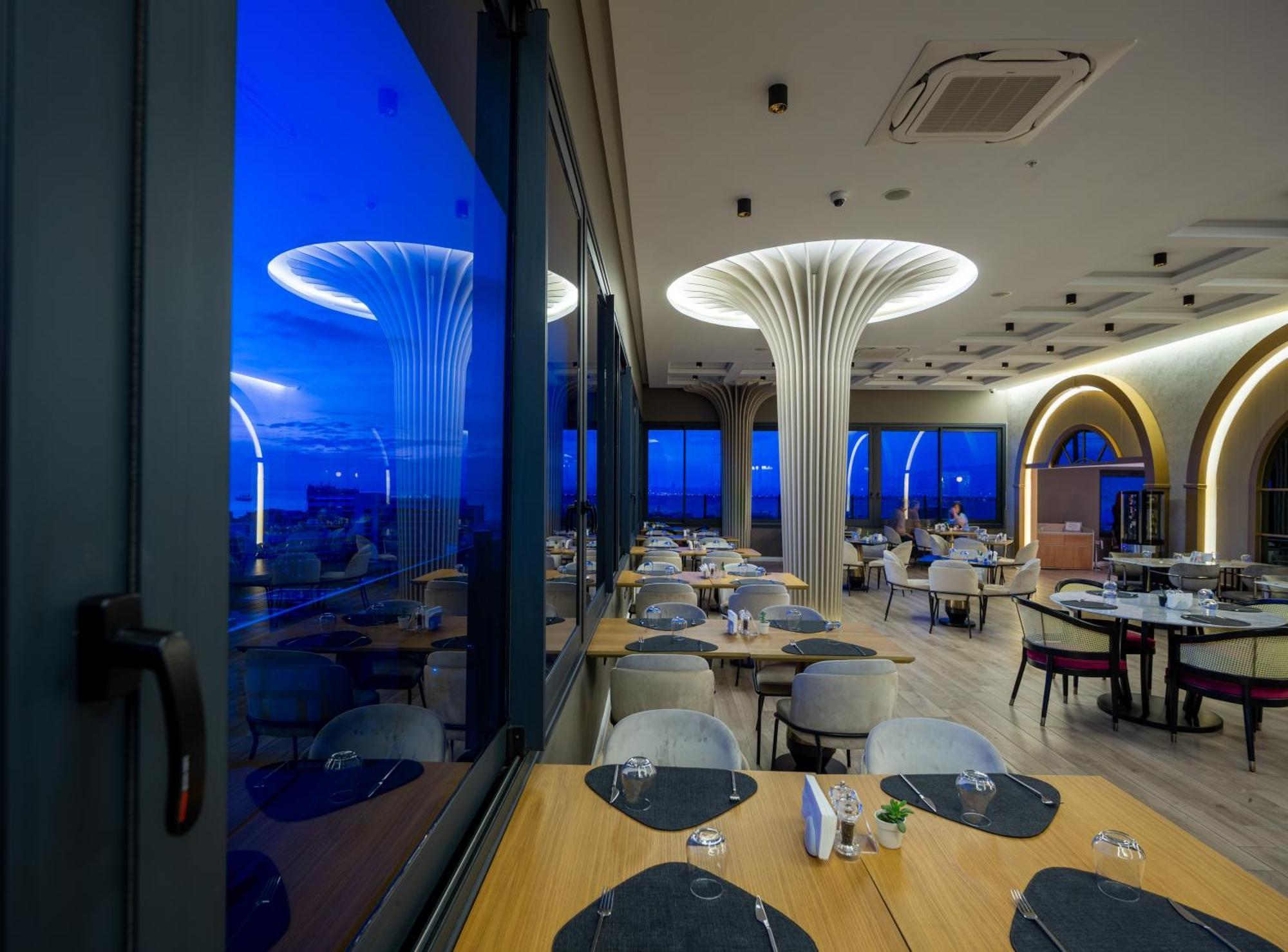 Doubletree By Hilton Izmir - Alsancak Hotel Kültér fotó