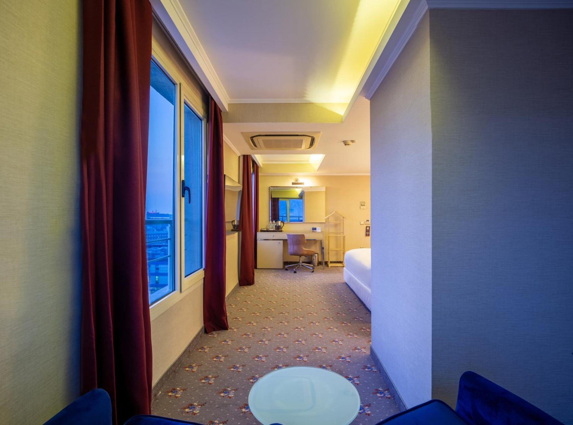 Doubletree By Hilton Izmir - Alsancak Hotel Kültér fotó