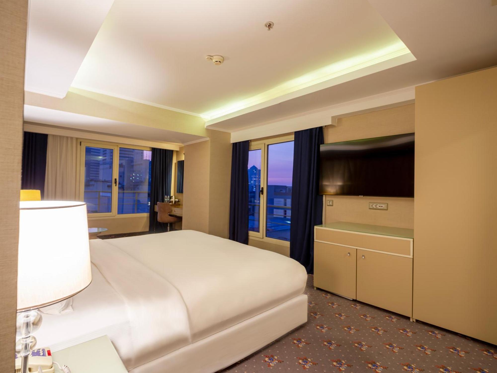 Doubletree By Hilton Izmir - Alsancak Hotel Kültér fotó