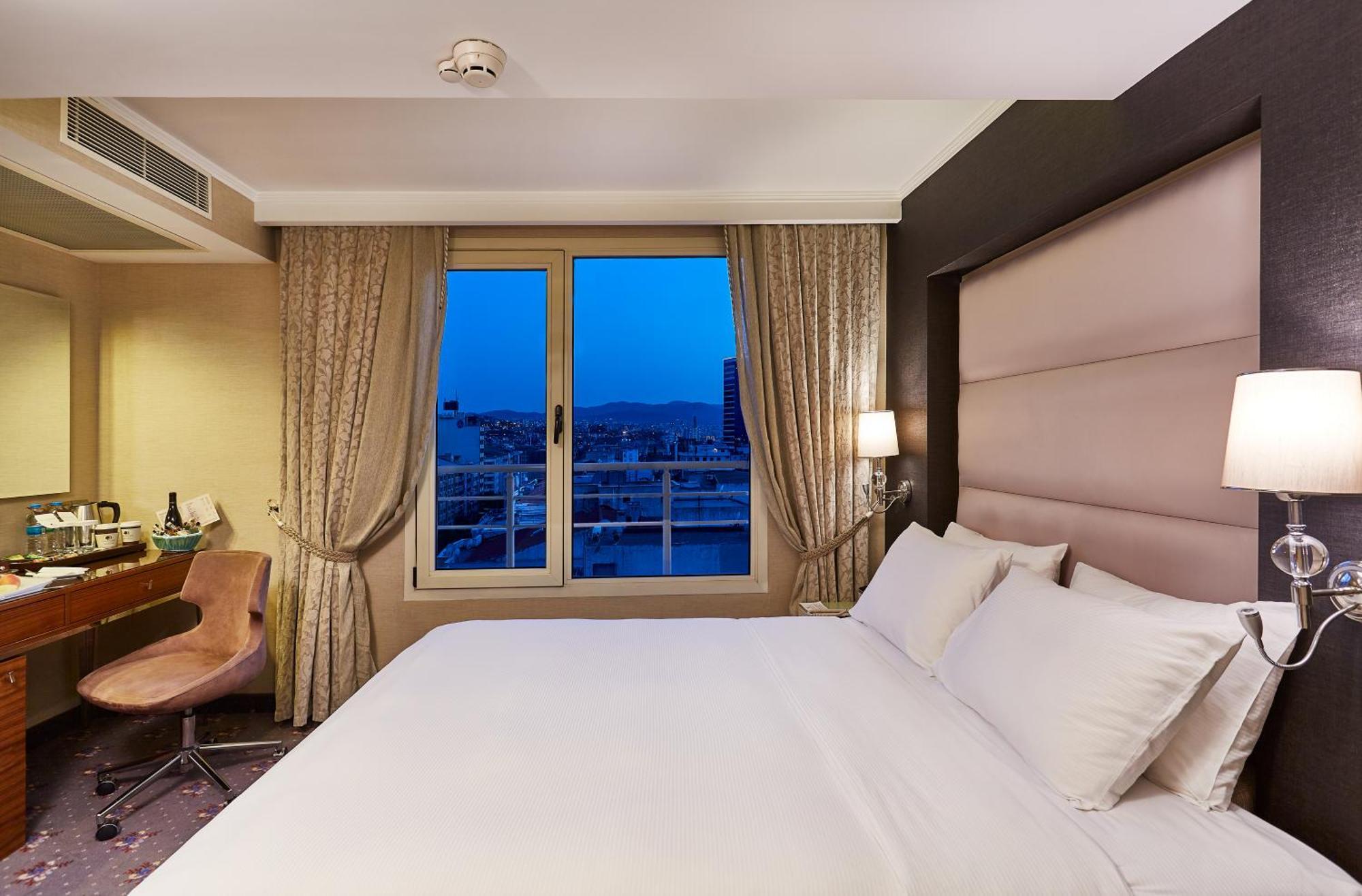 Doubletree By Hilton Izmir - Alsancak Hotel Kültér fotó