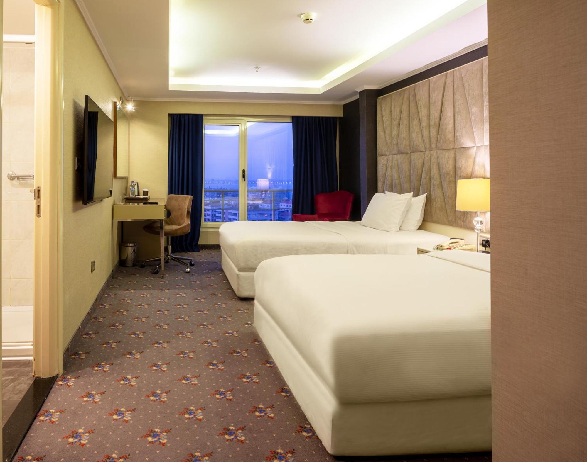 Doubletree By Hilton Izmir - Alsancak Hotel Kültér fotó