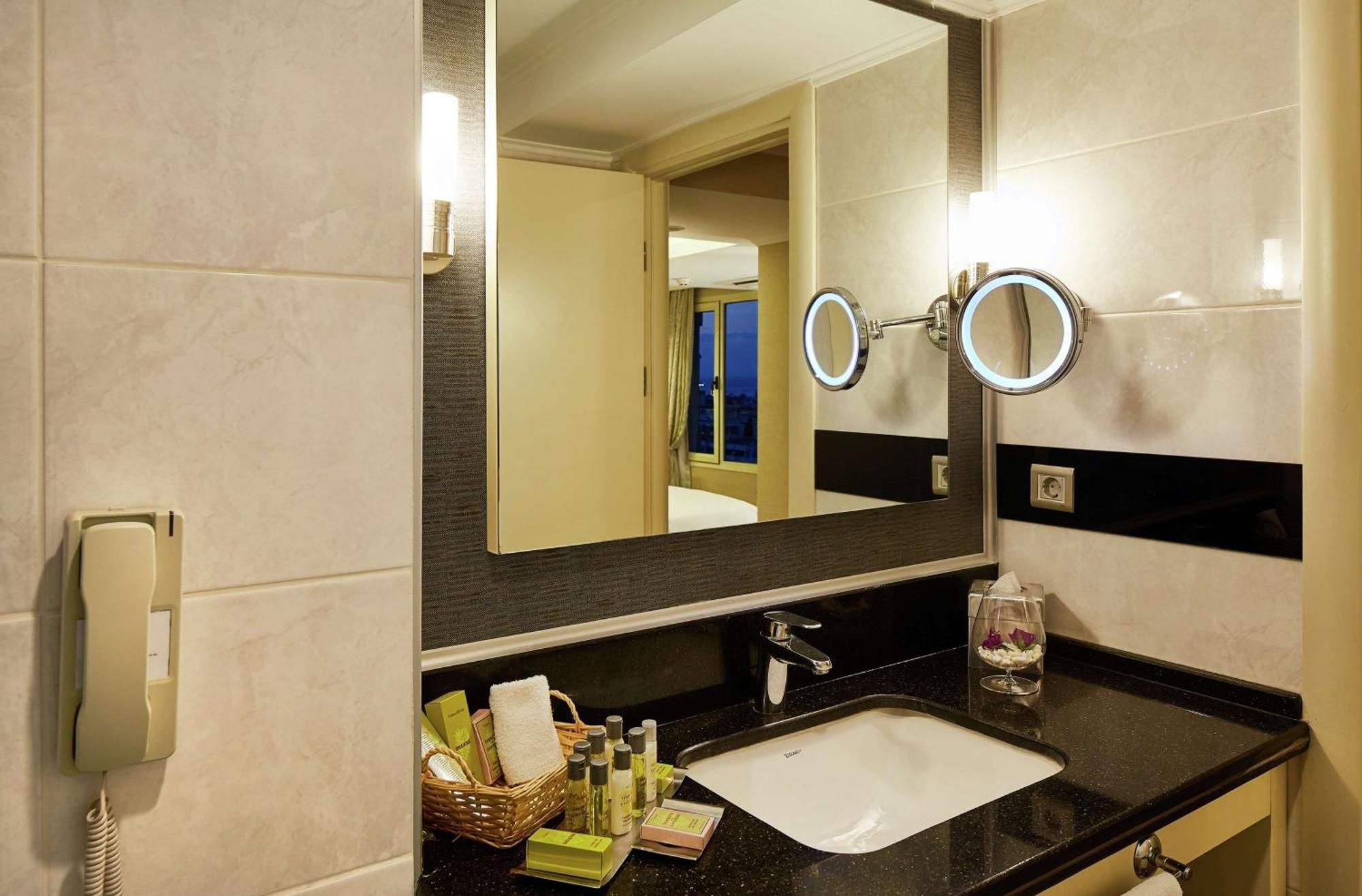Doubletree By Hilton Izmir - Alsancak Hotel Kültér fotó