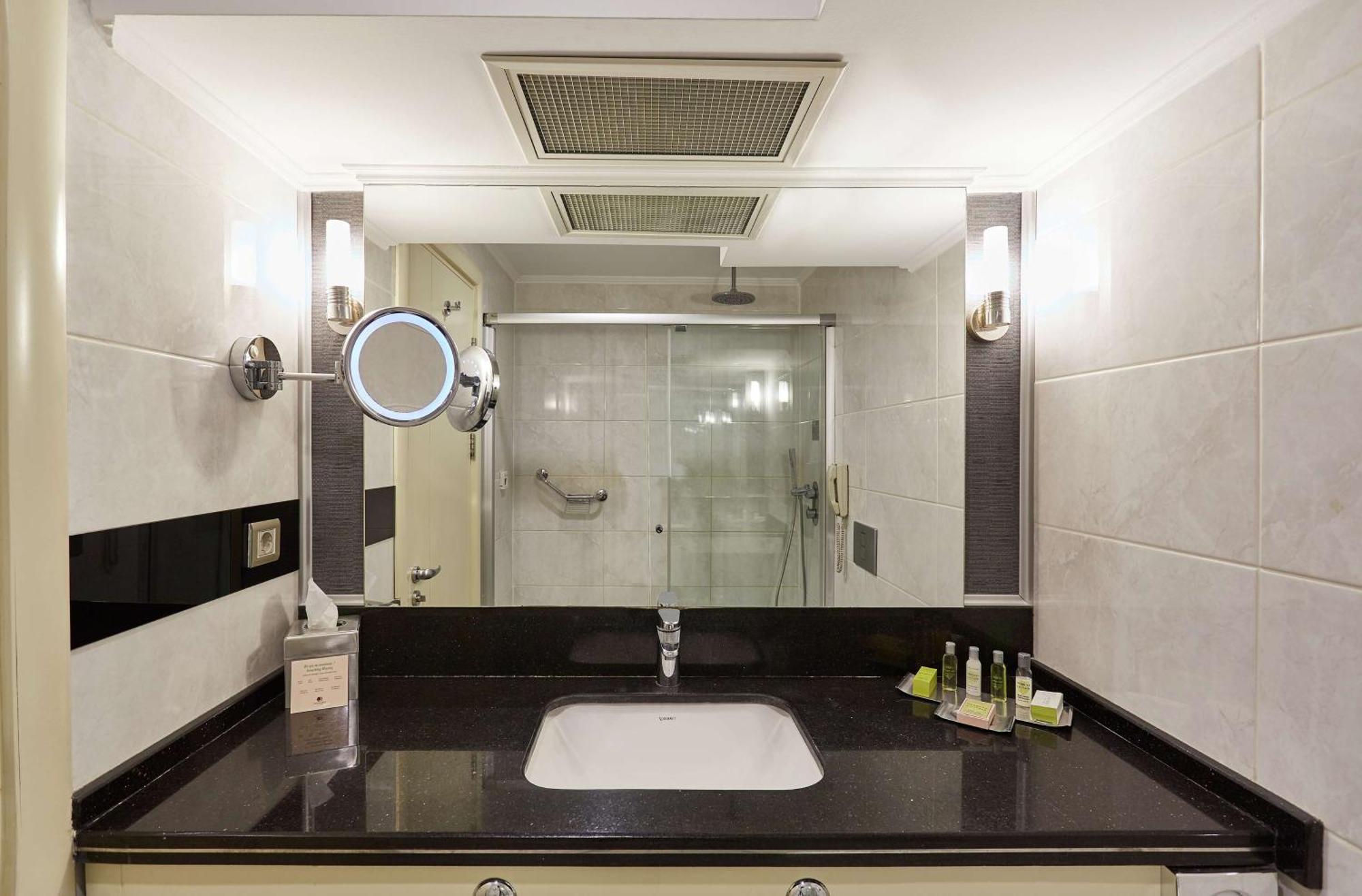 Doubletree By Hilton Izmir - Alsancak Hotel Kültér fotó