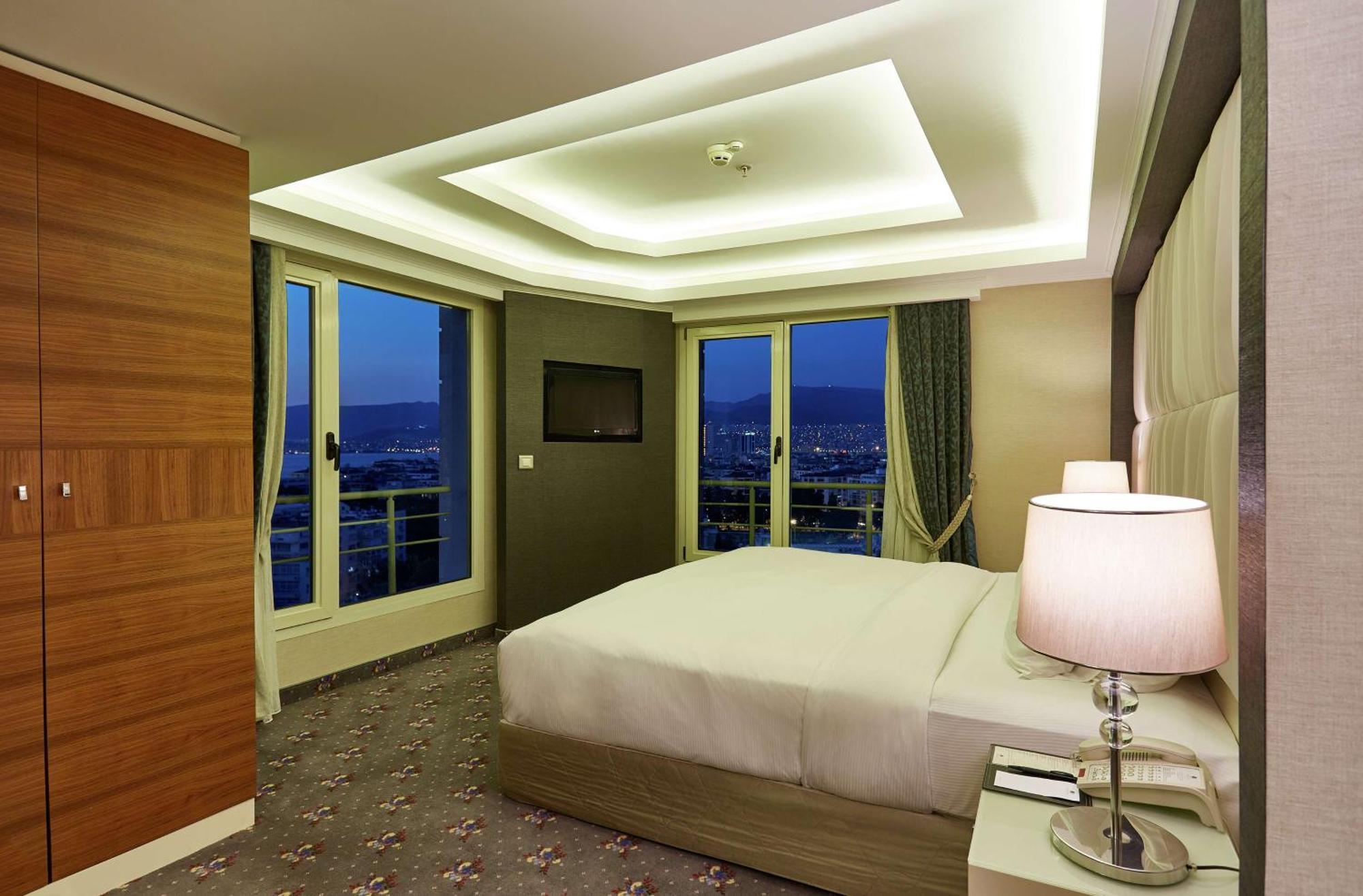 Doubletree By Hilton Izmir - Alsancak Hotel Kültér fotó