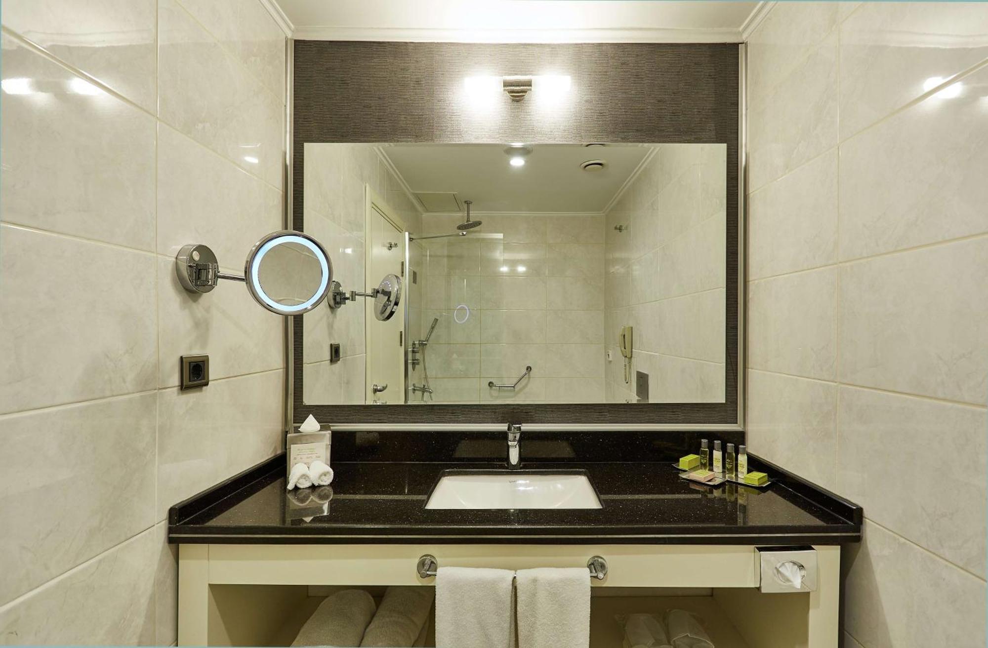 Doubletree By Hilton Izmir - Alsancak Hotel Kültér fotó
