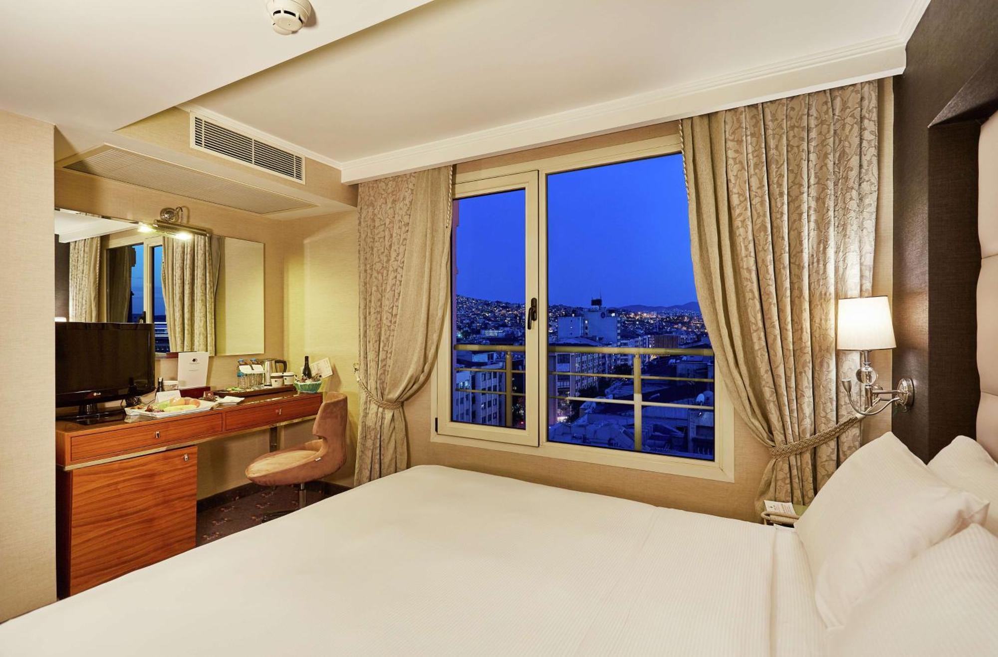 Doubletree By Hilton Izmir - Alsancak Hotel Kültér fotó