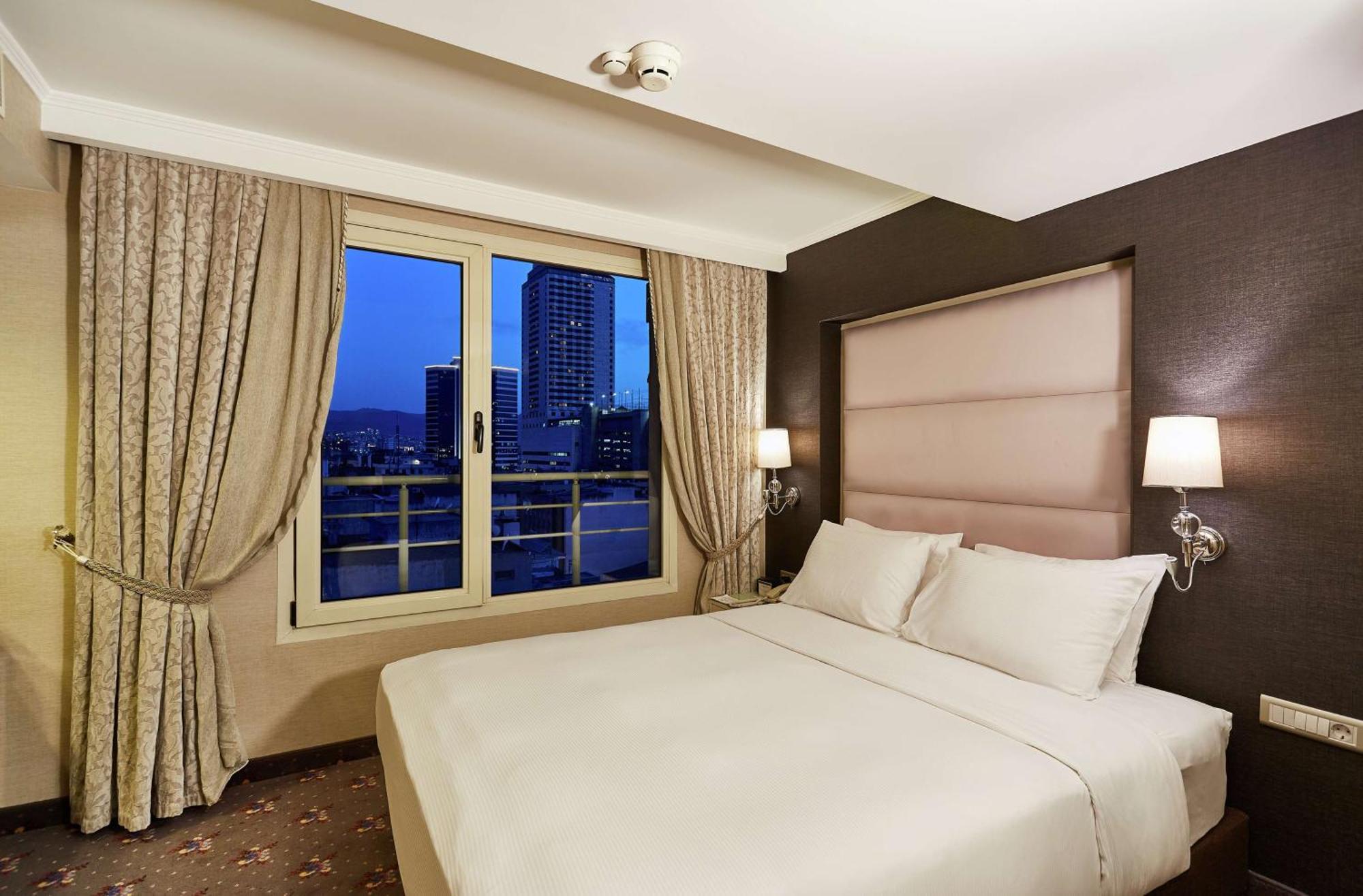 Doubletree By Hilton Izmir - Alsancak Hotel Kültér fotó