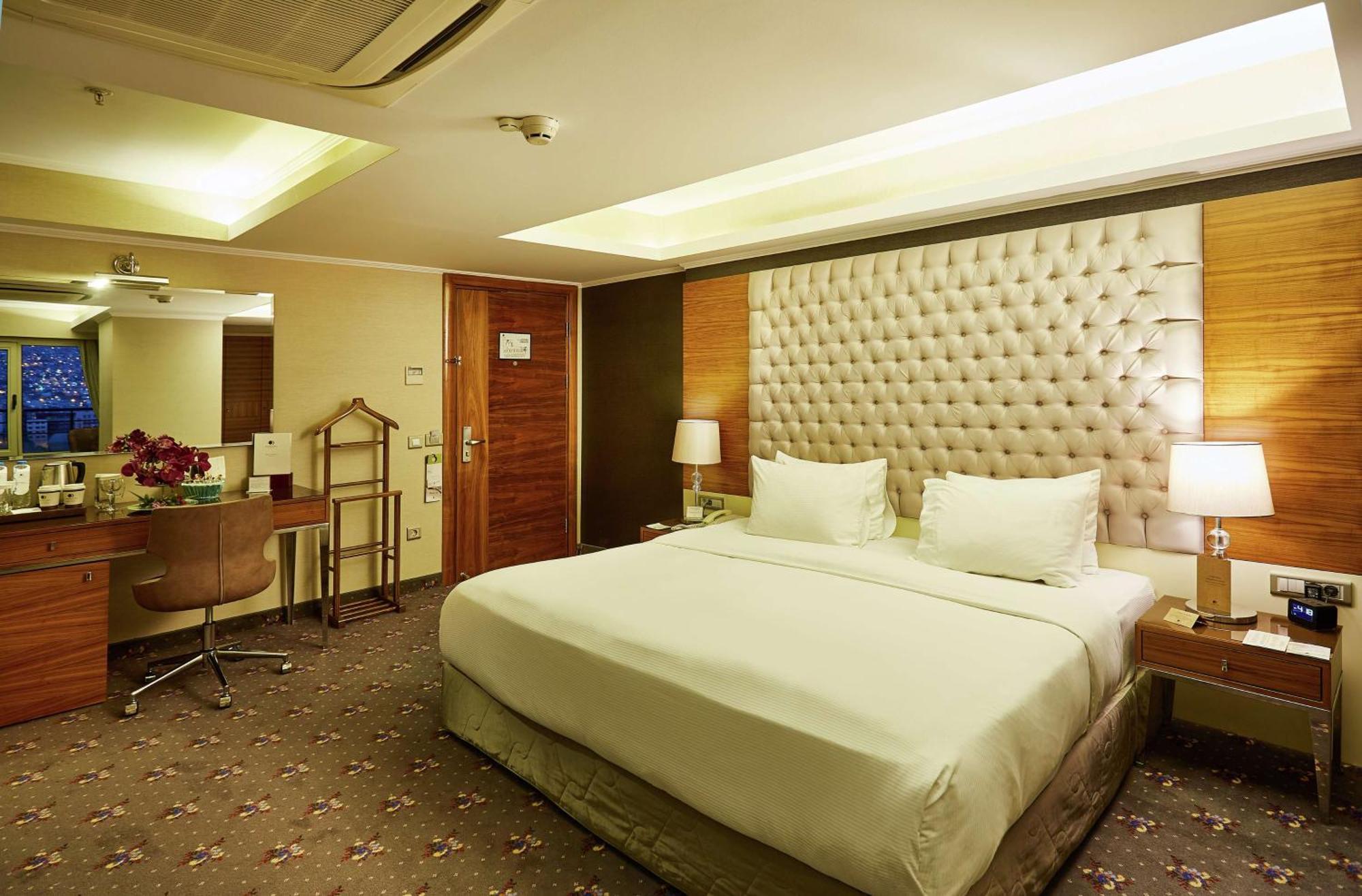 Doubletree By Hilton Izmir - Alsancak Hotel Kültér fotó