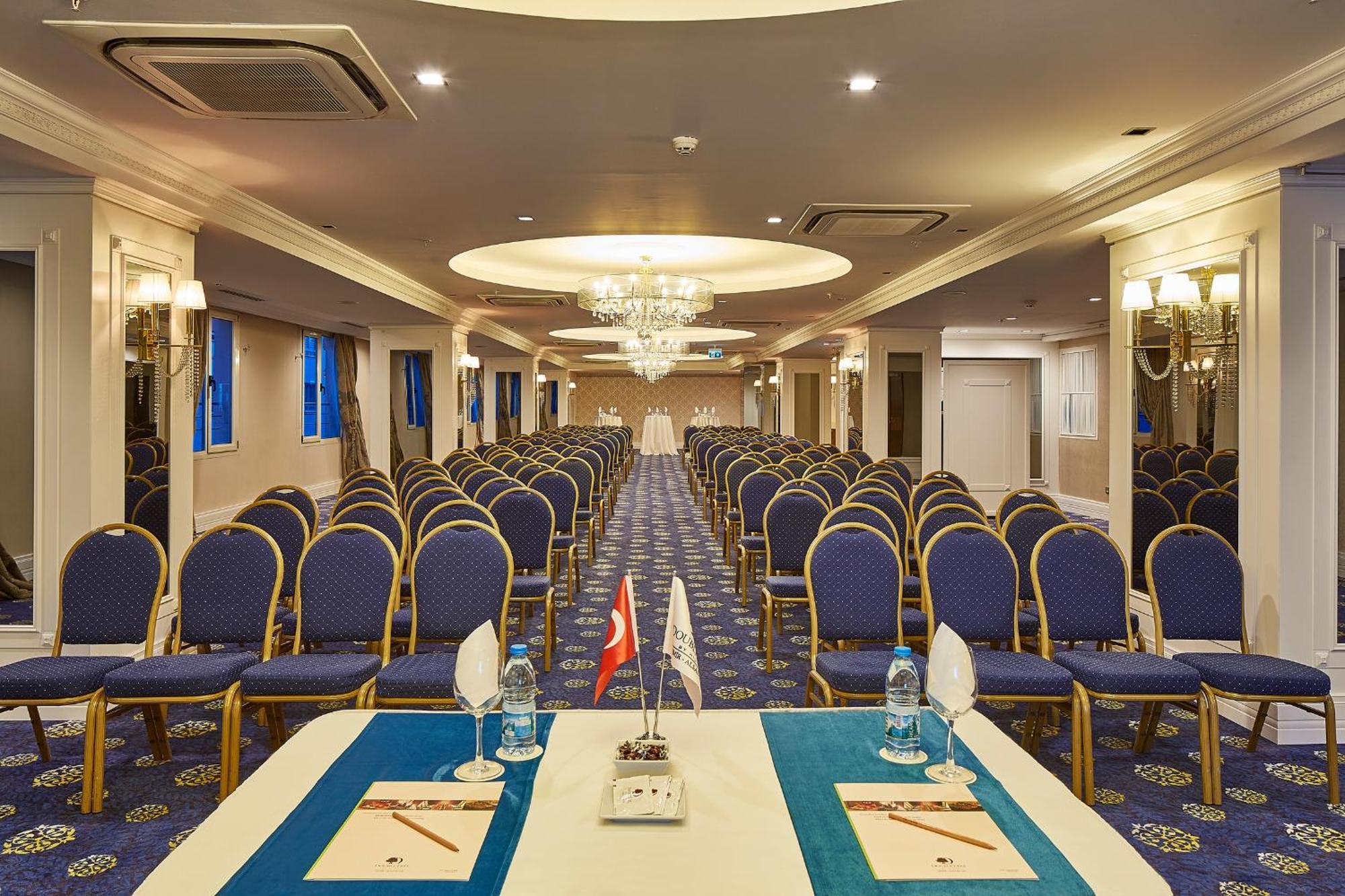 Doubletree By Hilton Izmir - Alsancak Hotel Kültér fotó