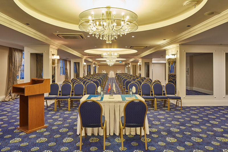 Doubletree By Hilton Izmir - Alsancak Hotel Kültér fotó